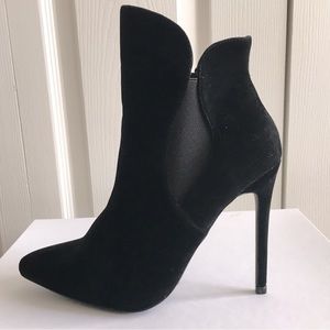 Venus black suede size 8 high heel ultra sexy booties